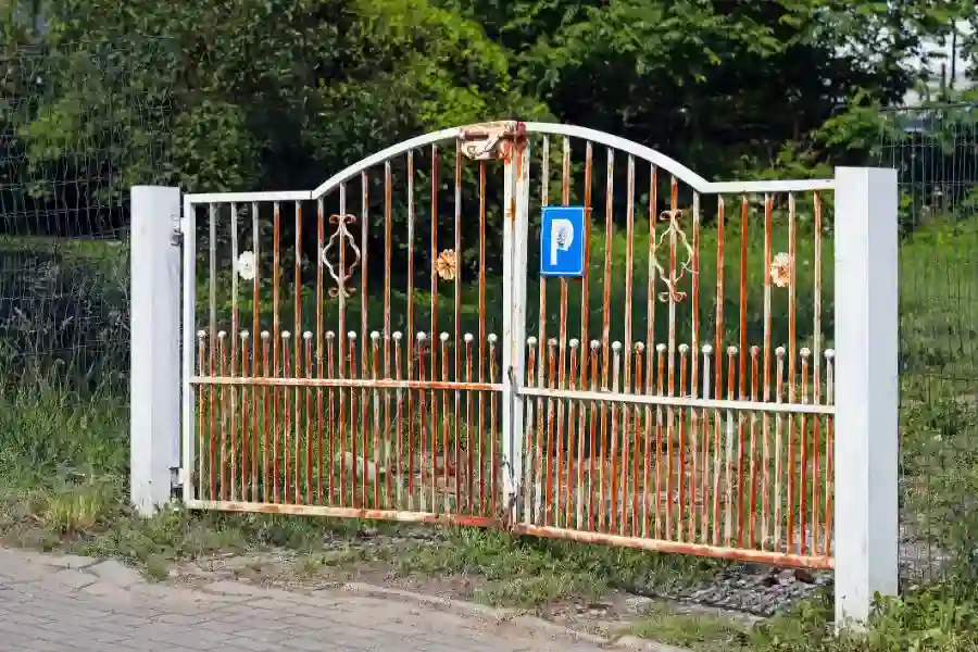 Common Gate Issues and How Fence Contractors Can Help Sarasota, FL