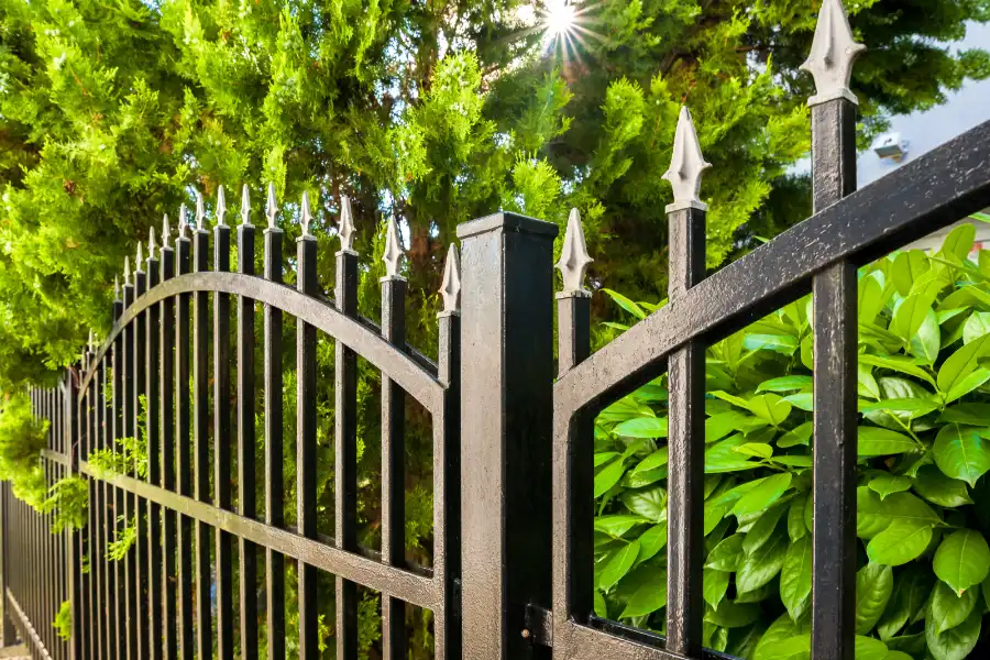 Comparing Aluminum Fencing Styles for Your Outdoor Space Sarasota, FL
