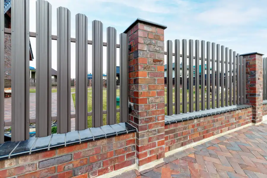 Comparing Aluminum Fencing Styles for Your Outdoor Space in Sarasota, FL